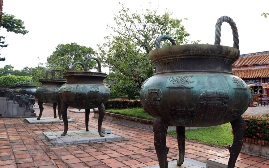 Ngắm bộ Cửu đỉnh  biểu tượng chính thống của vương triều nhà Nguyễn
