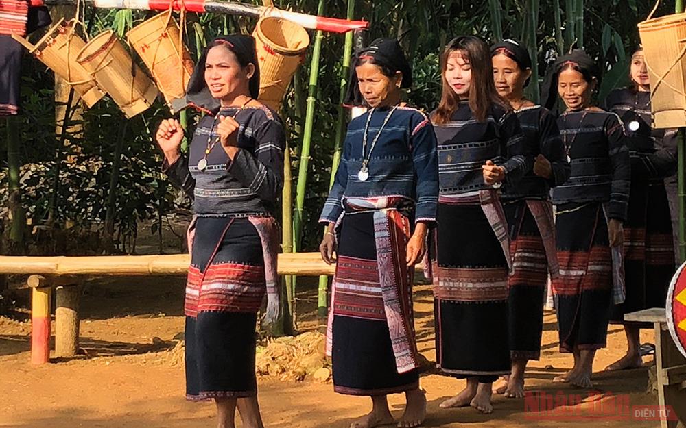 Đón tháng 4 “Việt Nam với những sắc màu dân tộc” tại Làng Văn hóa – Du lịch