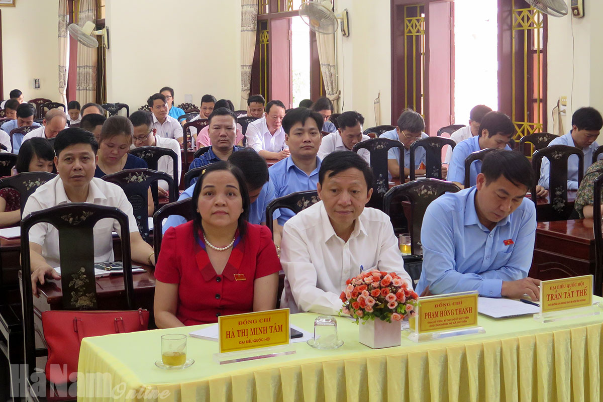 Đoàn Đại biểu Quốc hội tỉnh Hà Nam tiếp xúc cử tri sau kỳ họp thứ 11 Quốc hội khóa XIV