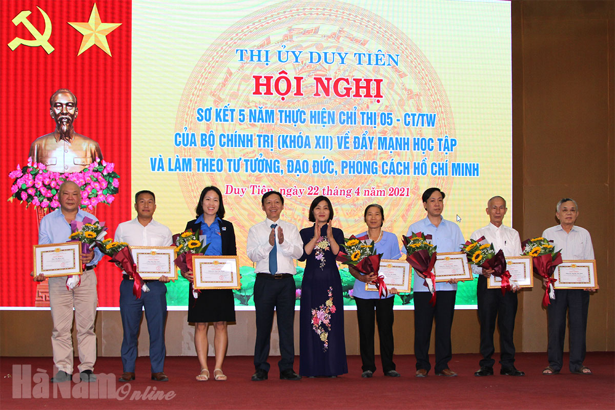 Thị ủy Duy Tiên sơ kết 5 năm thực hiện Chỉ thị 05 của Bộ Chính trị khóa XII