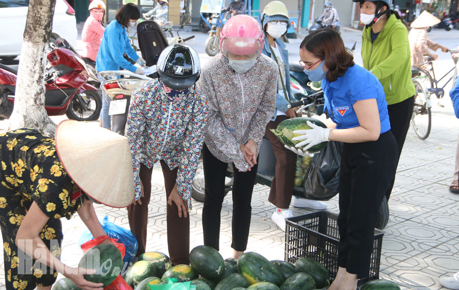 Tỉnh đoàn Hà Nam hỗ trợ người dân Bắc Giang tiêu thụ nông sản