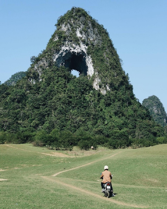 Núi Mắt Thần có ý nghĩa tôn giáo hay tâm linh đối với người dân địa phương không?
