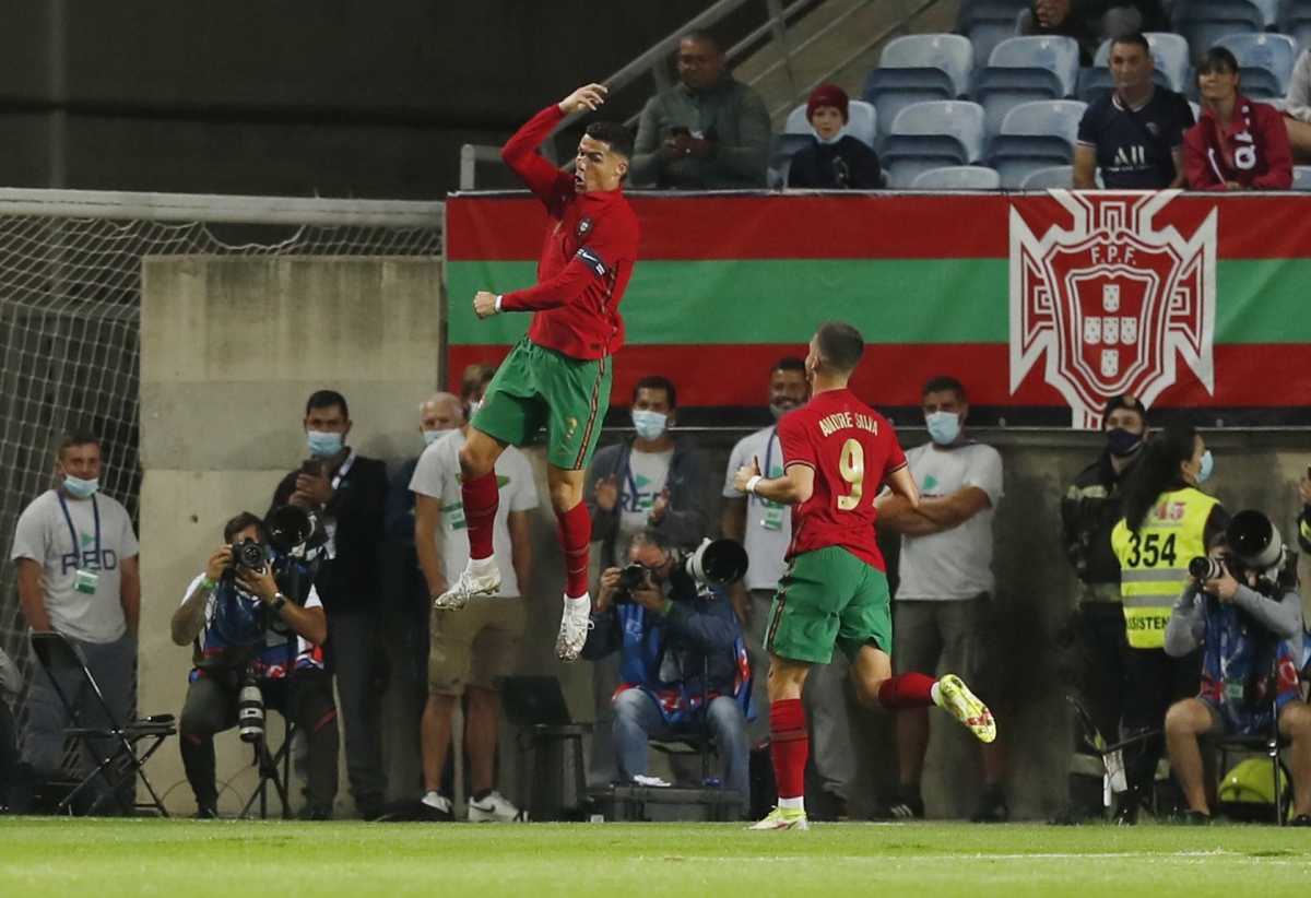 Ronaldo ghi bàn Bồ Đào Nha thắng đậm chủ nhà World Cup 2022