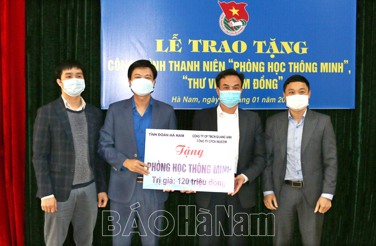 Trao tặng phòng học thông minh và thư viện Kim Đồng cho Trường THCS Trần Phú