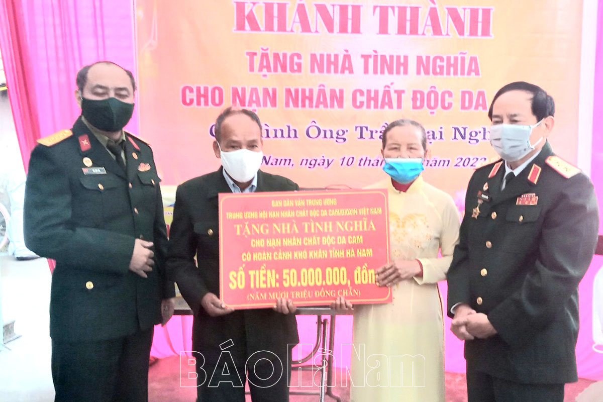 Khánh thành trao nhà tình nghĩa cho nạn nhân chất độc da cam xã Trần Hưng Đạo