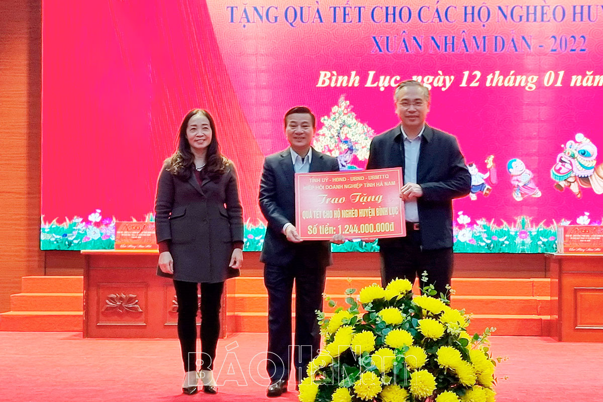 Lãnh đạo tỉnh thăm tặng quà nhân dịp Tết Nguyên đán Nhâm Dần 2022