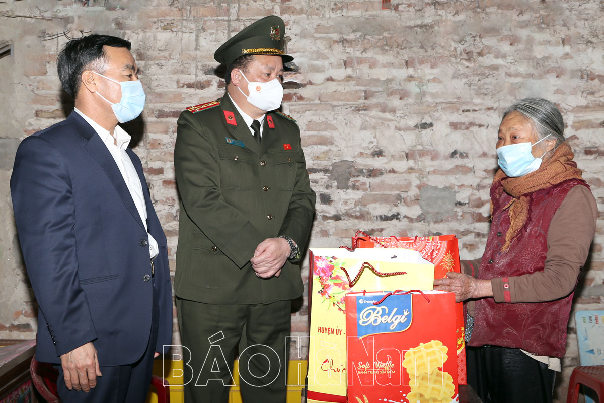 Lãnh đạo tỉnh thăm tặng quà nhân dịp Tết Nguyên đán Nhâm Dần 2022
