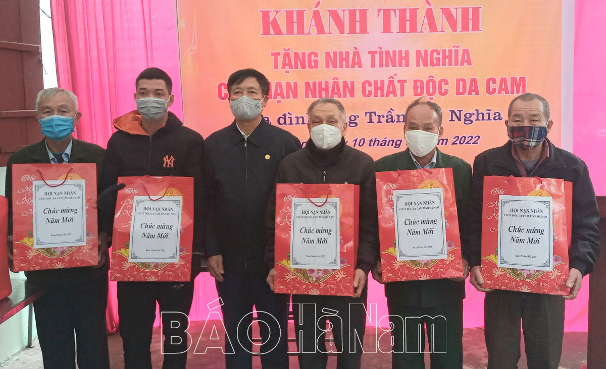 Trên 550 nạn nhân chất độc da camdioxin được tặng quà Tết Nguyên đán Nhâm Dần 2022