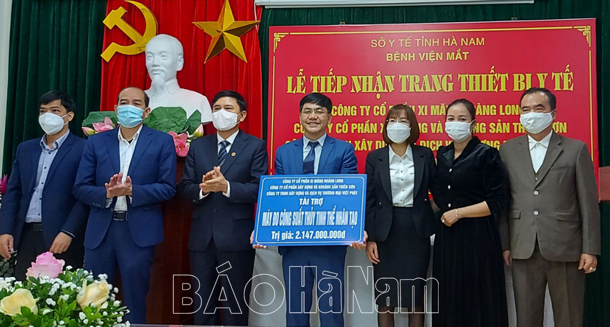 Bệnh viện Mắt Hà Nam tiếp nhận ủng hộ thiết bị y tế hiện đại
