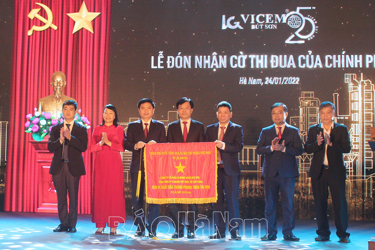 Công ty Cổ phần Xi măng Vicem Bút Sơn kỷ niệm 25 năm thành lập và đón nhận Cờ thi đua của Chính phủ