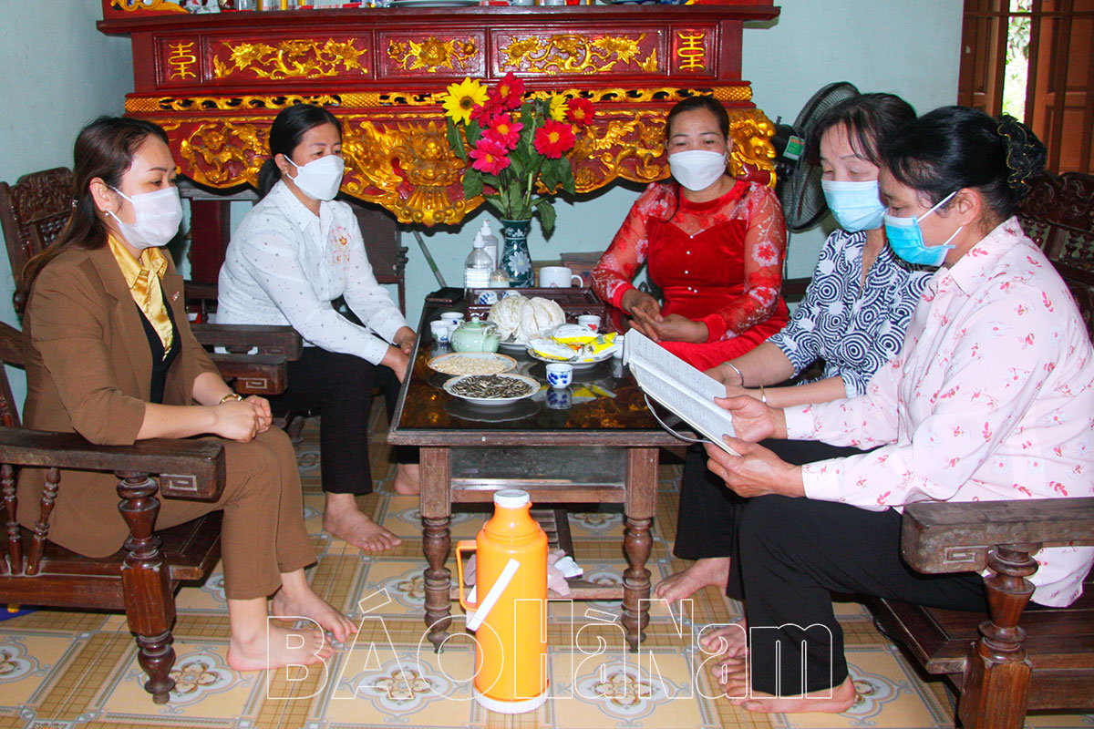 Chi hội trưởng phụ nữ thôn Văn Lâm 2 nhiệt tình với công tác hội
