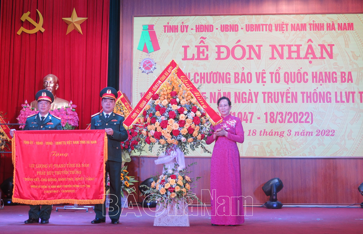 Kỷ niệm 75 năm Ngày truyền thống LLVT tỉnh Hà Nam và đón nhận phần thưởng cao quý