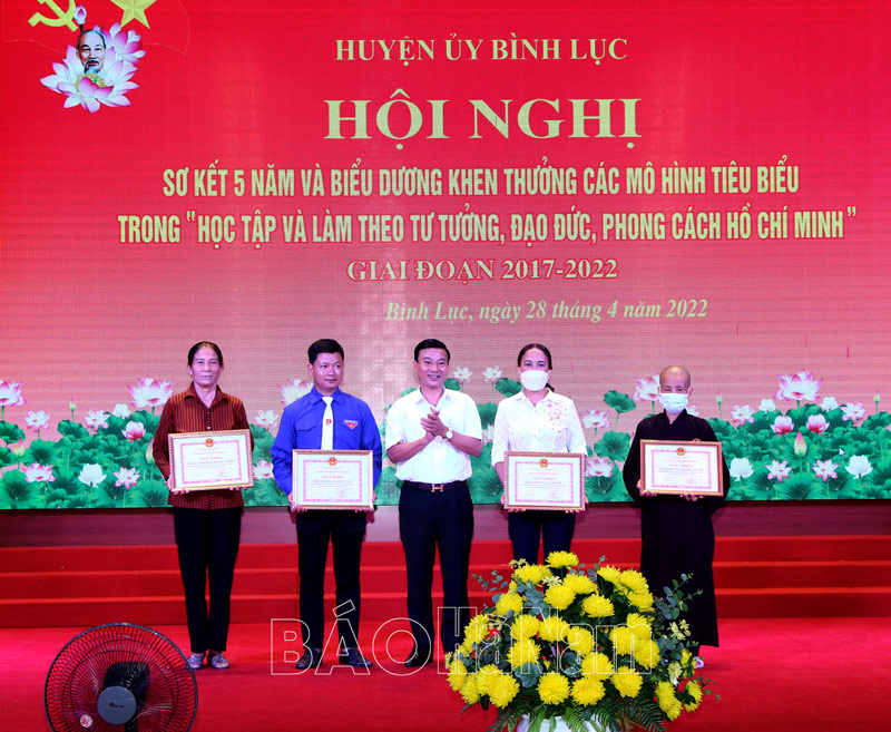 Bình Lục  sơ kết và biểu dương khen thưởng các mô hình tiêu biểu “ Học tập và làm theo tư tưởng đạo đức phong cách Hồ Chí Minh giai đoạn 20172022”