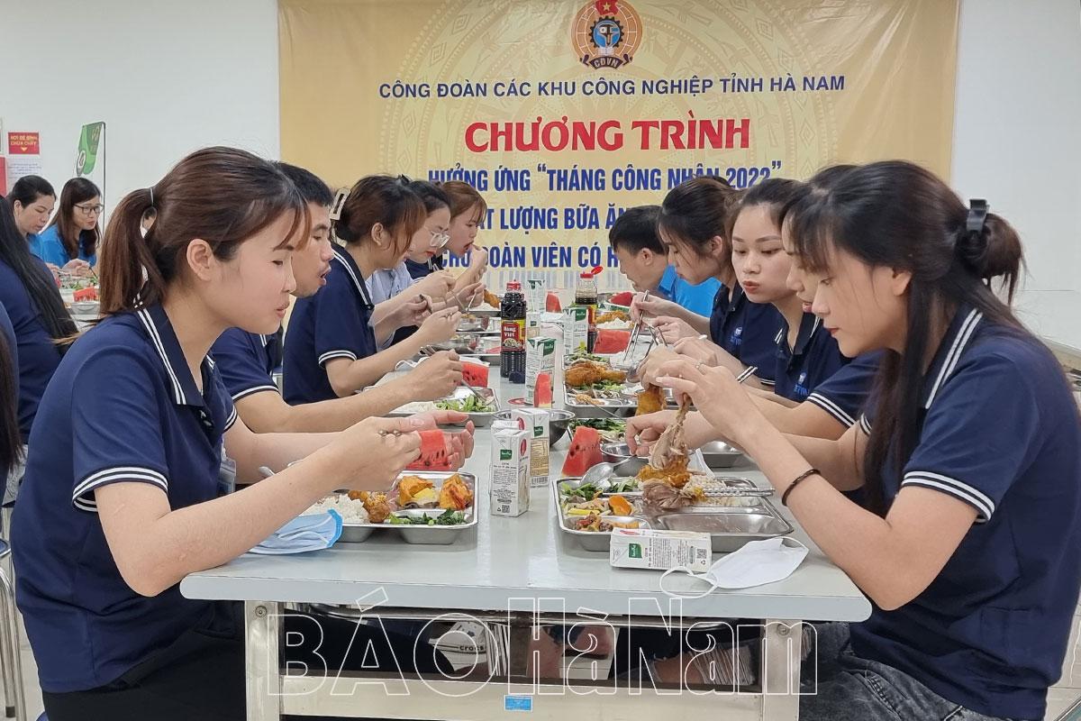 Công đoàn các KCN tỉnh tổ chức chương trình “Nâng cao chất lượng bữa ăn ca cho người lao động”