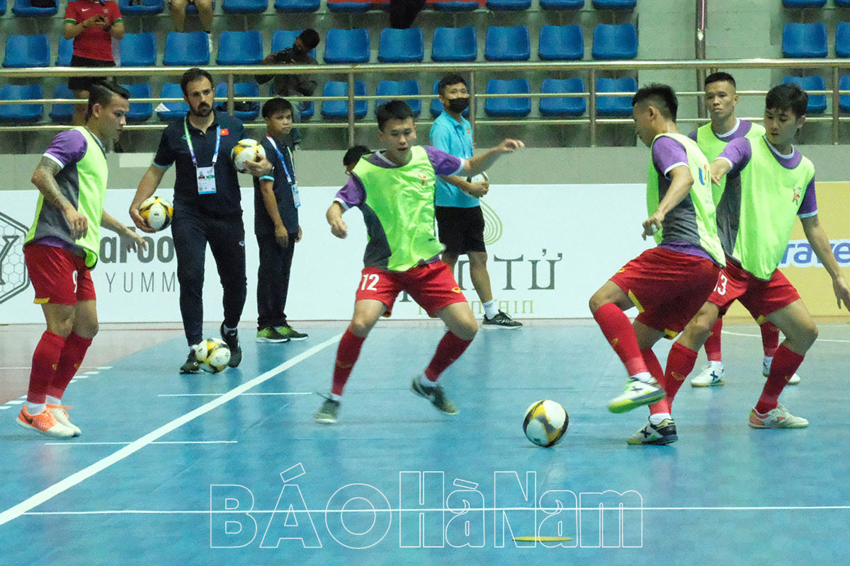 font stylecolorredLivefont Đội tuyển Futsal Việt Nam gặp Indonesia