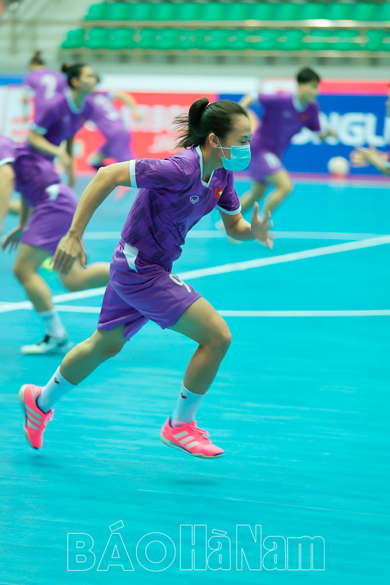 Đội tuyển Futsal nữ Việt Nam tích cực tập luyện sẵn sàng cho trận ra quân
