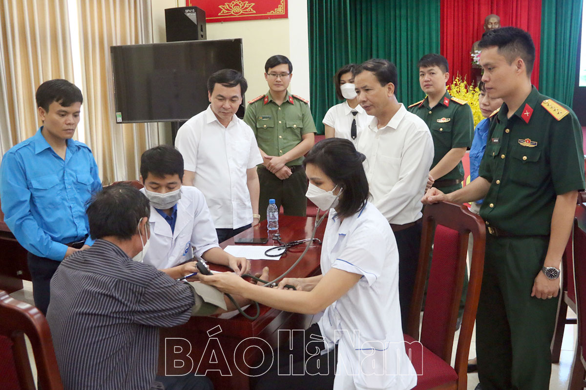 Cụm thi đua Khối trực thuộc Tỉnh đoàn tổ chức chương trình tình nguyện tại huyện Bình Lục