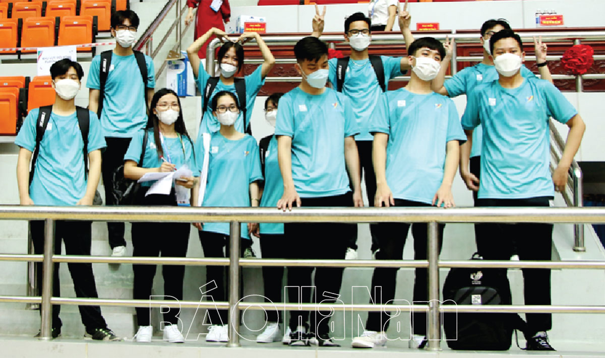 Những tình nguyện viên trẻ ở SEA Games 31 tại Hà Nam