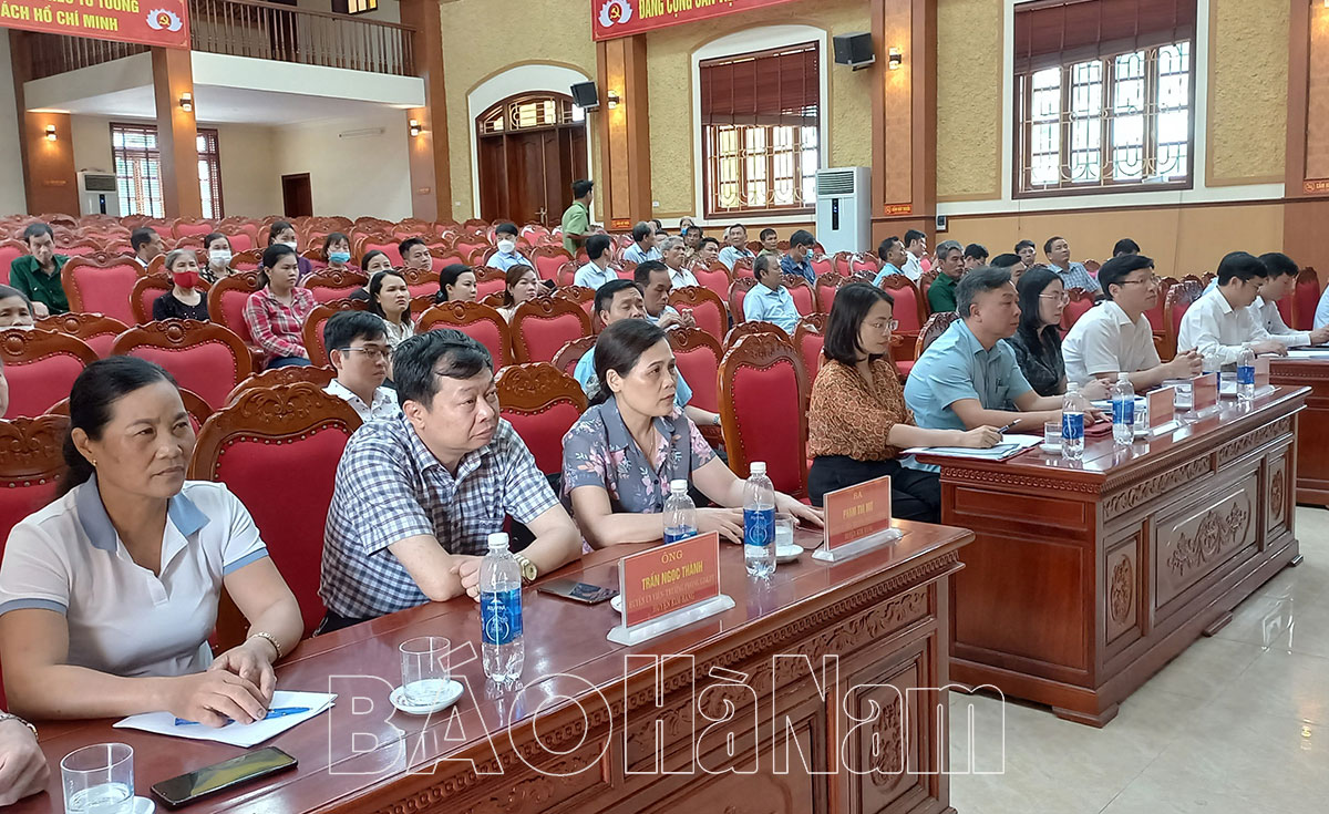 Đồng chí Đinh Thị Lụa Phó Bí thư Thường trực Tỉnh ủy tiếp xúc cử tri tại xã Thanh Sơn