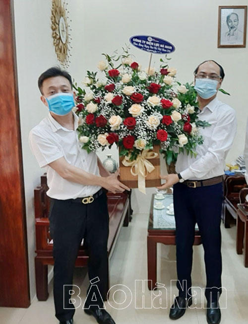 Công ty Điện lực Hà Nam chúc mừng các cơ quan báo chí trên địa bàn tỉnh nhân ngày Báo chí Cách mạng Việt Nam