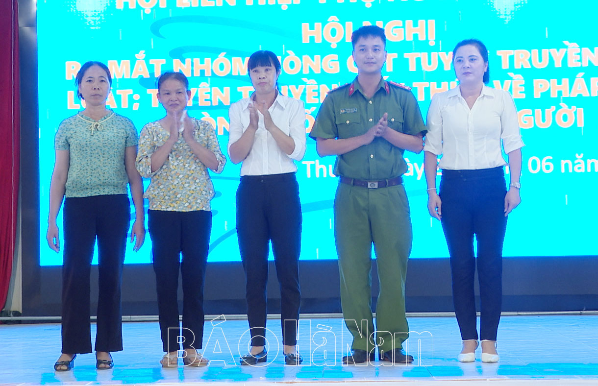 Xã Liêm Thuận ra mắt nhóm nòng cốt tuyên truyền pháp luật