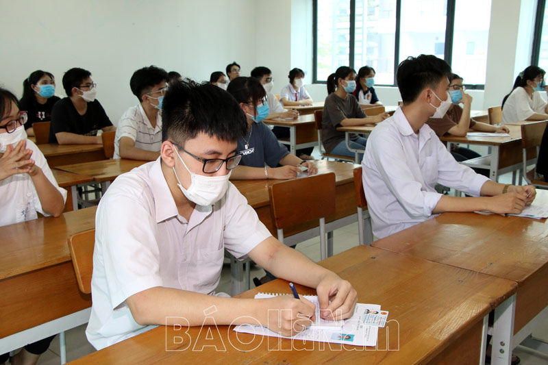 Hơn 9200 thí sinh Hà Nam dự kỳ thi Tốt nghiệp THPT quốc gia năm 2022  làm thủ tục thi