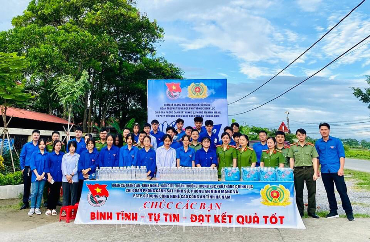 Hơn 600 tình nguyện viên Hà Nam tham gia Tiếp sức mùa thi