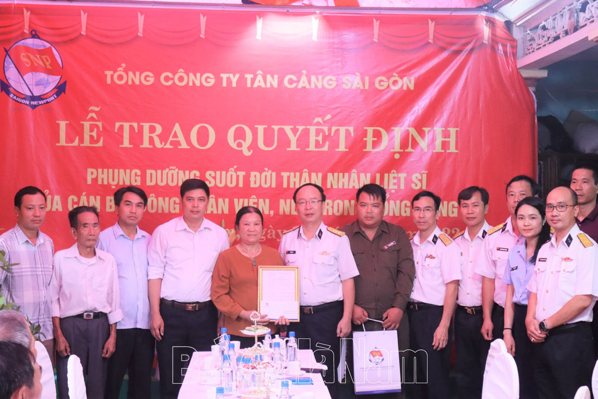 Tổng công ty Tân Cảng Sài Gòn nhận phụng dưỡng suốt đời thân nhân liệt sĩ tại Hà Nam