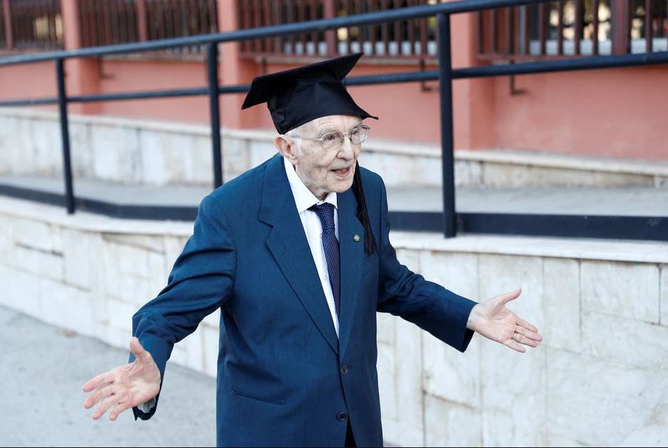 Cụ ông tại Italy tiếp tục lập kỷ lục khi tốt nghiệp thạc sỹ ở tuổi 98