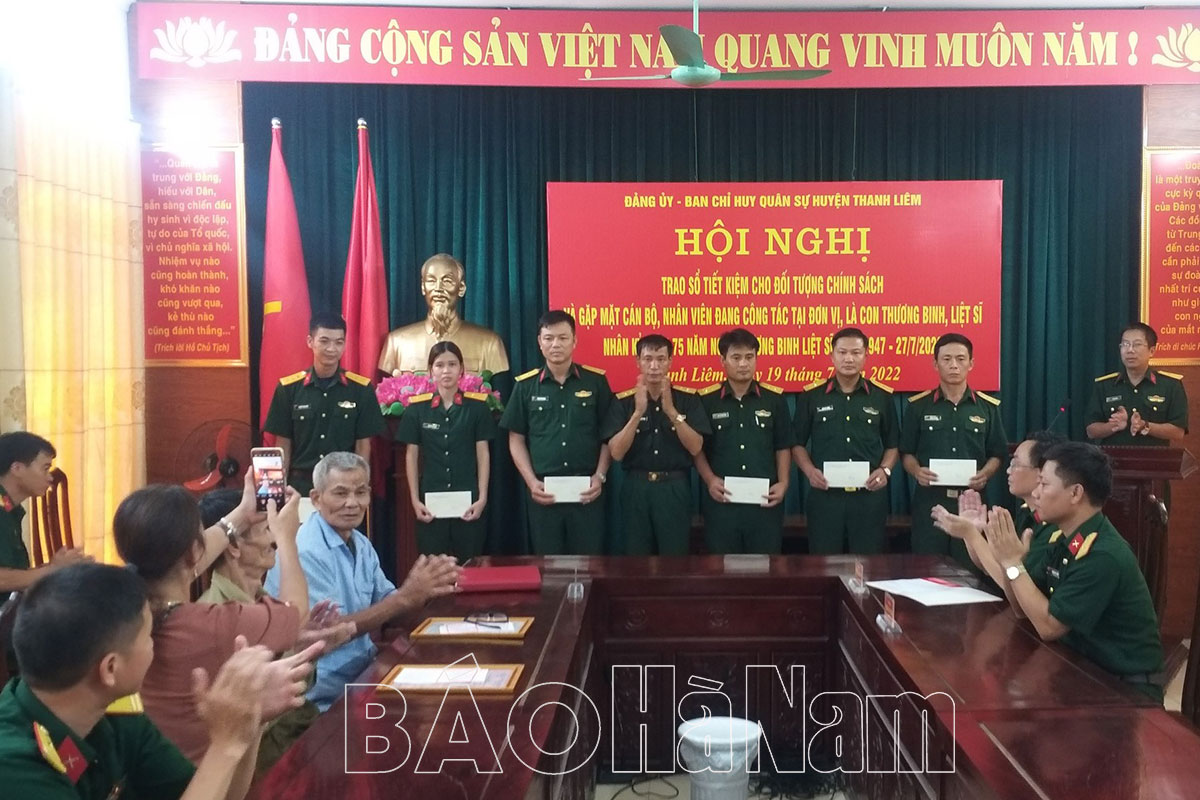 Ban CHQS huyện Thanh Liêm thăm tặng quà đối tượng chính sách dịp 277
