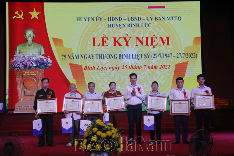 Huyện Bình Lục long trọng tổ chức Lễ kỷ niệm 75 năm ngày Thương binh Liệt sĩ 277