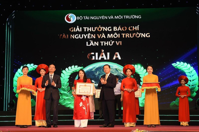 Trao giải thưởng Môi trường Việt Nam và giải thưởng Báo chí tài nguyên và môi trường