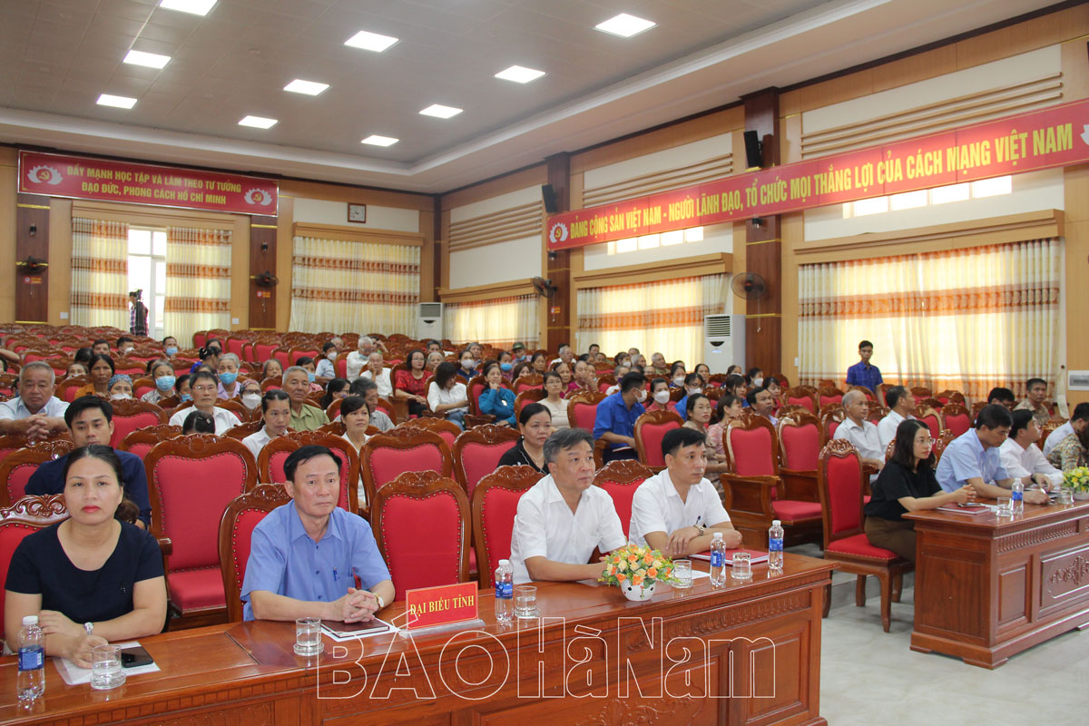 Đối thoại giữa người đứng đầu cấp ủy chính quyền với đoàn viên hội viên nhân dân xã Lê Hồ