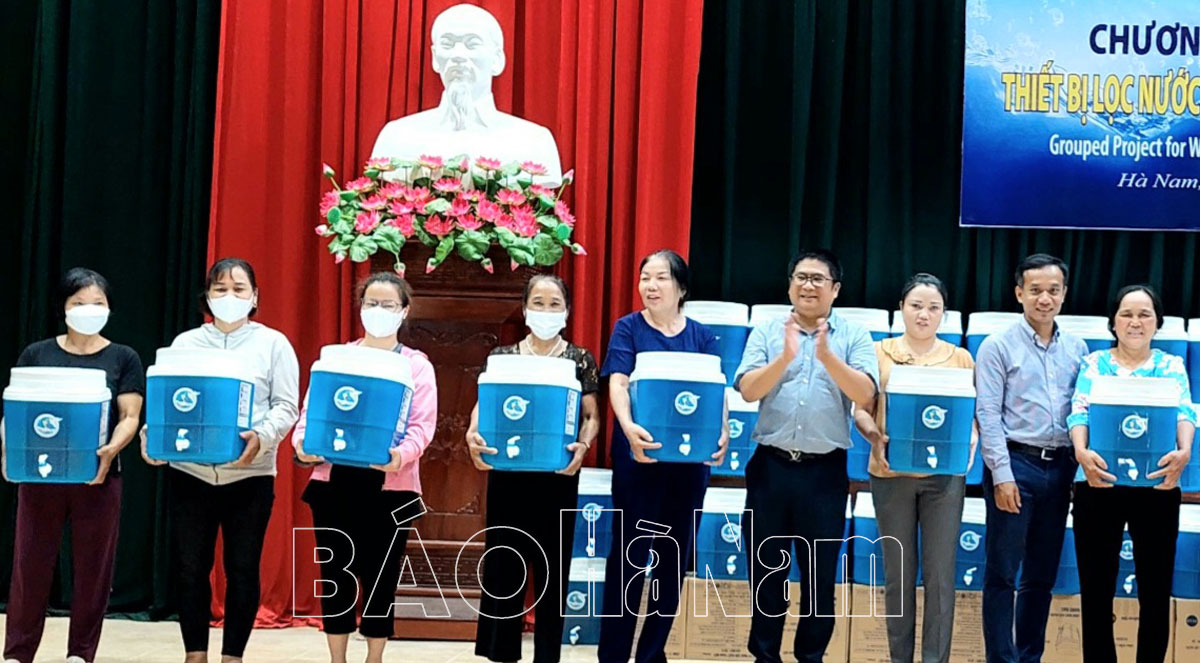 Hoàng Đông 80  hội viên phụ nữ được tặng bình gốm lọc nước Ecozen  25  miễn phí