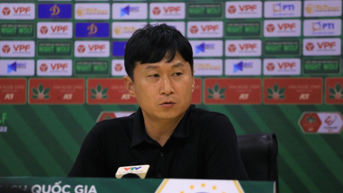 HLV Hàn Quốc tiết lộ chiến thuật giúp Hà Nội FC đánh bại HAGL