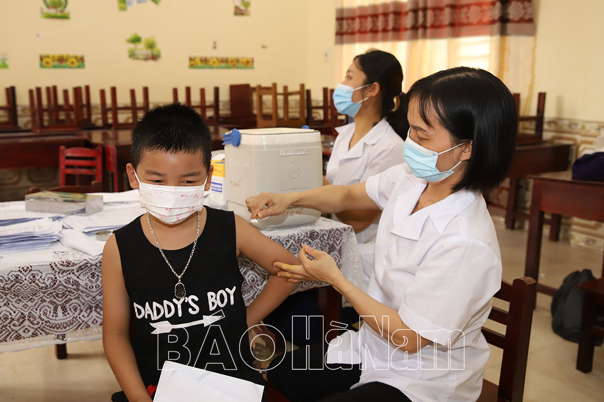 Ngày 15168 Huyện Kim Bảng tiêm vắc xin phòng Covid19 cho trên 8800 trẻ từ 5 đến dưới 12 tuổi