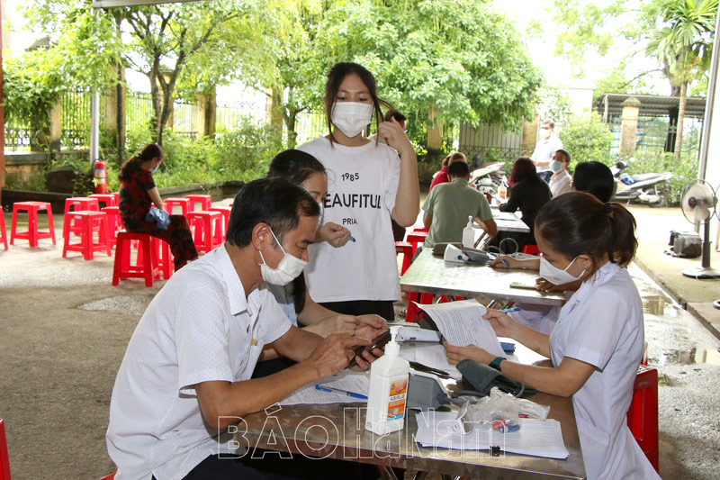 Tháng 8 thành phố Phủ Lý có 223 người mắc Covid19 trên 30000 liều vaccine được tiêm