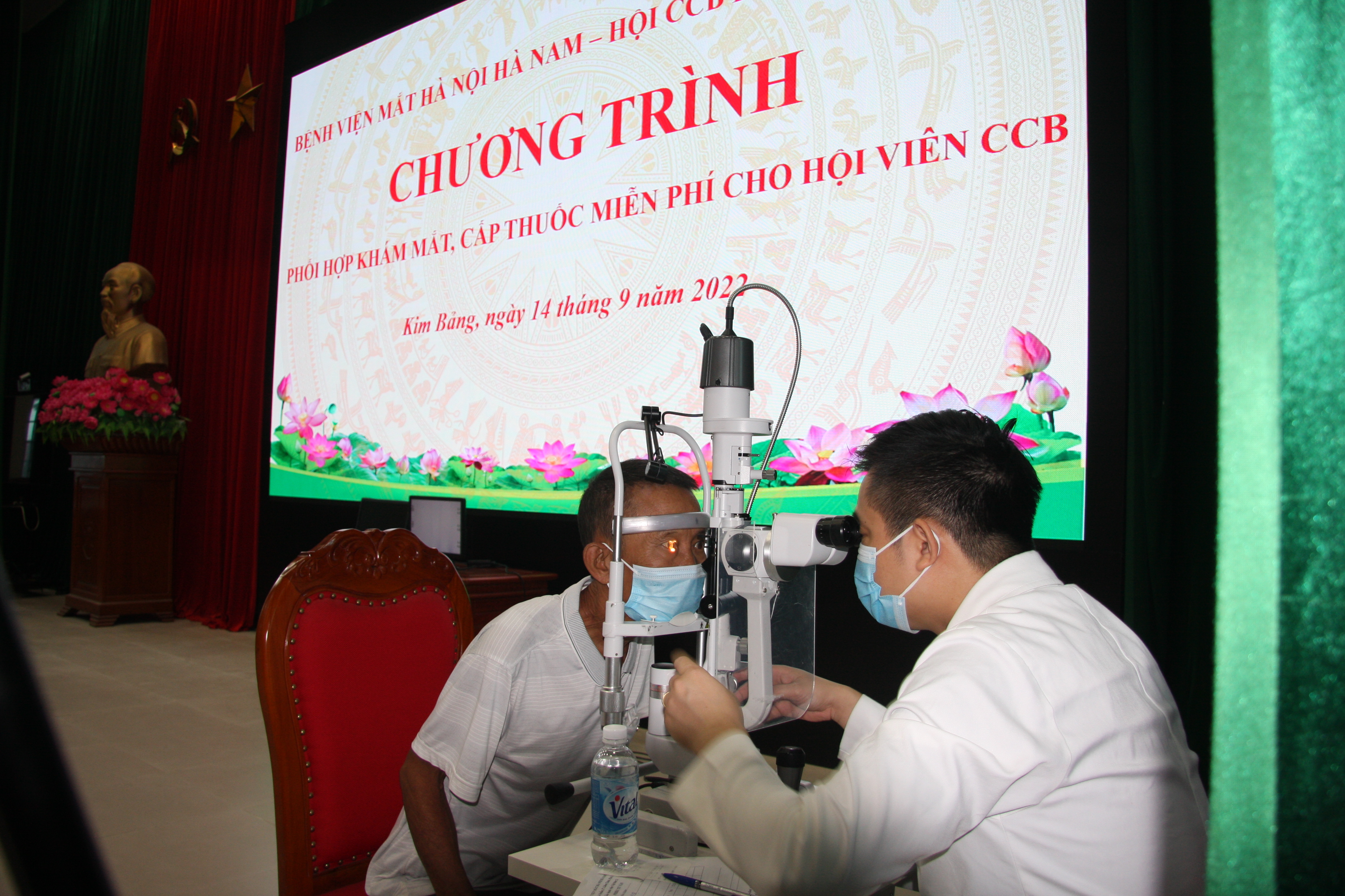 Hội CCB Kim Bảng tổ chức khám bệnh cấp phát thuốc miễn phí cho hội viên
