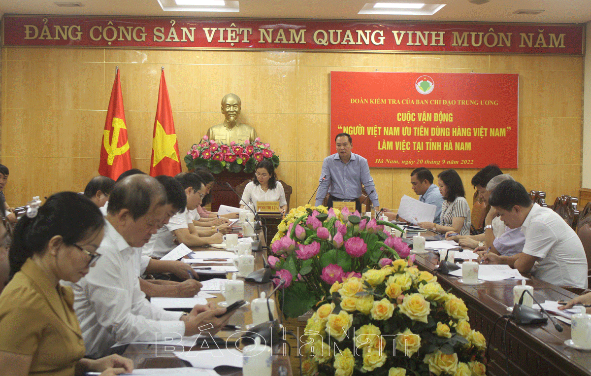 Đoàn kiểm tra của Ban Chỉ đạo Trung ương Cuộc vận động “Người Việt Nam ưu tiên dùng hàng Việt Nam” làm việc tại tỉnh Hà Nam