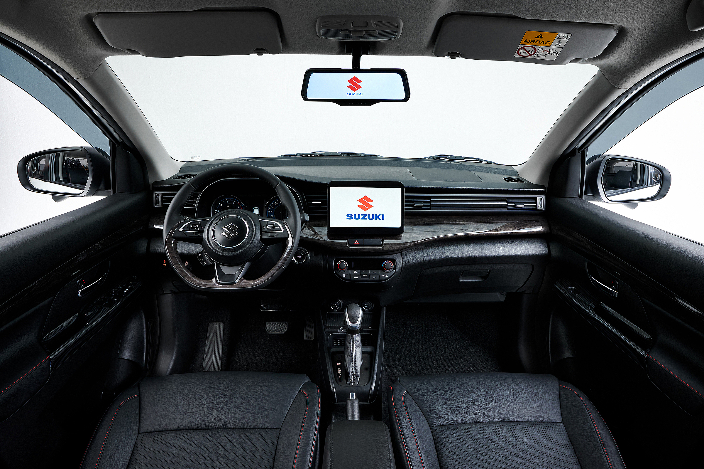 Suzuki Ertiga hybrid ra mắt giá cao nhất 678 triệu đồng