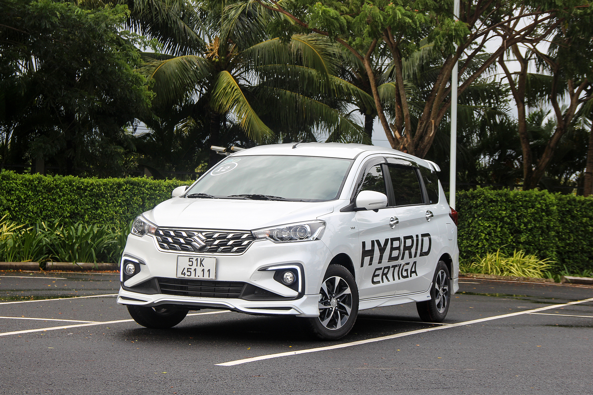 Suzuki Ertiga hybrid ra mắt giá cao nhất 678 triệu đồng