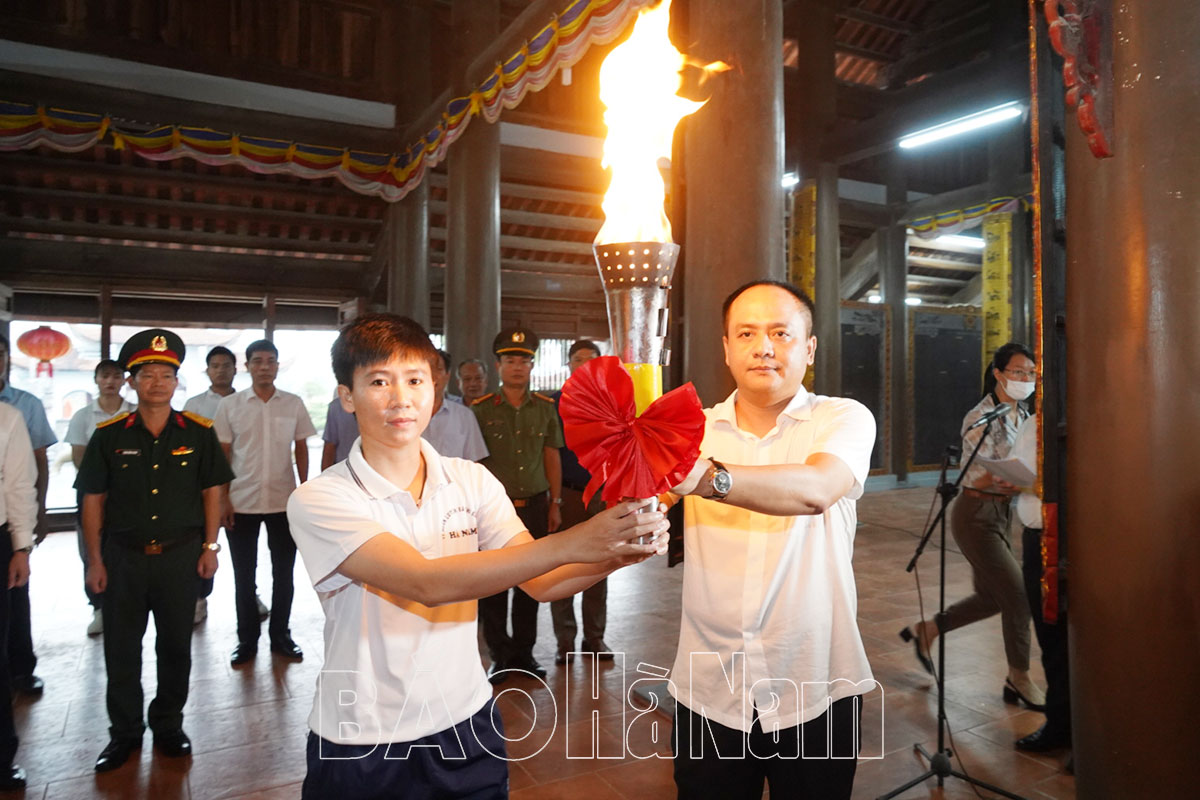 Lễ dâng hương xin lửa rước đuốc phục vụ khai mạc Đại hội TDTT tỉnh Hà Nam lần thứ VI năm 2022