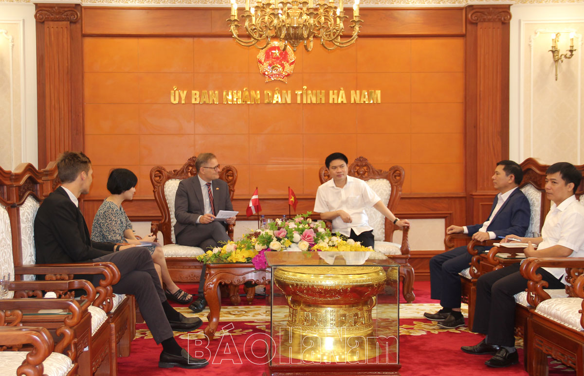Đồng chí Chủ tịch UBND tỉnh Trương Quốc Huy tiếp Đại sứ Đan Mạch tại Việt Nam