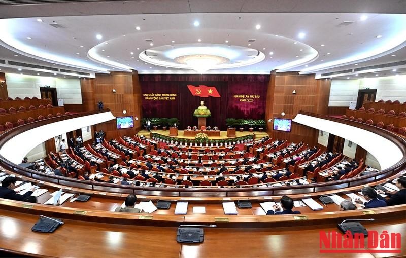 Thông cáo báo chí về ngày làm việc thứ hai của Hội nghị lần thứ sáu Ban Chấp hành Trung ương Đảng khóa XIII