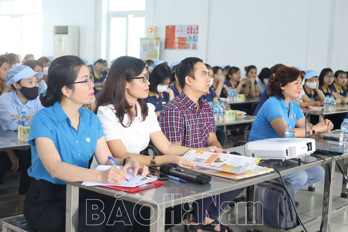 Đào tạo kỹ năng làm cha mẹ tích cực cho CNLĐ tại KCN Châu Sơn