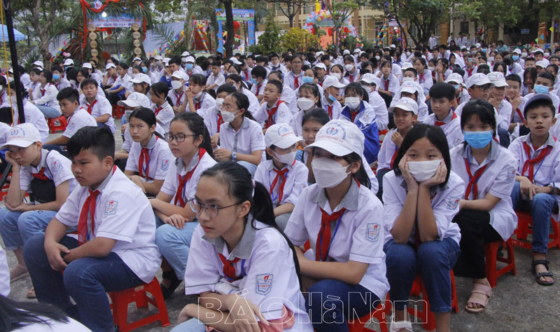 Trường THCS Lê Hồng Phong kỉ niệm Ngày Nhà giáo Việt Nam và  20 năm ngày thành lập