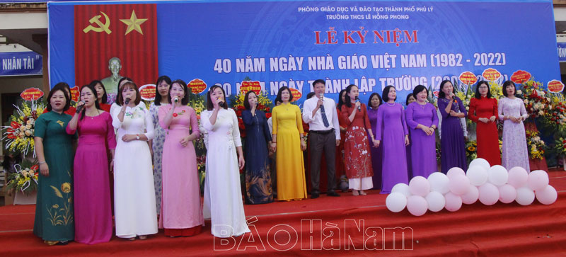 Trường THCS Lê Hồng Phong kỉ niệm Ngày Nhà giáo Việt Nam và  20 năm ngày thành lập