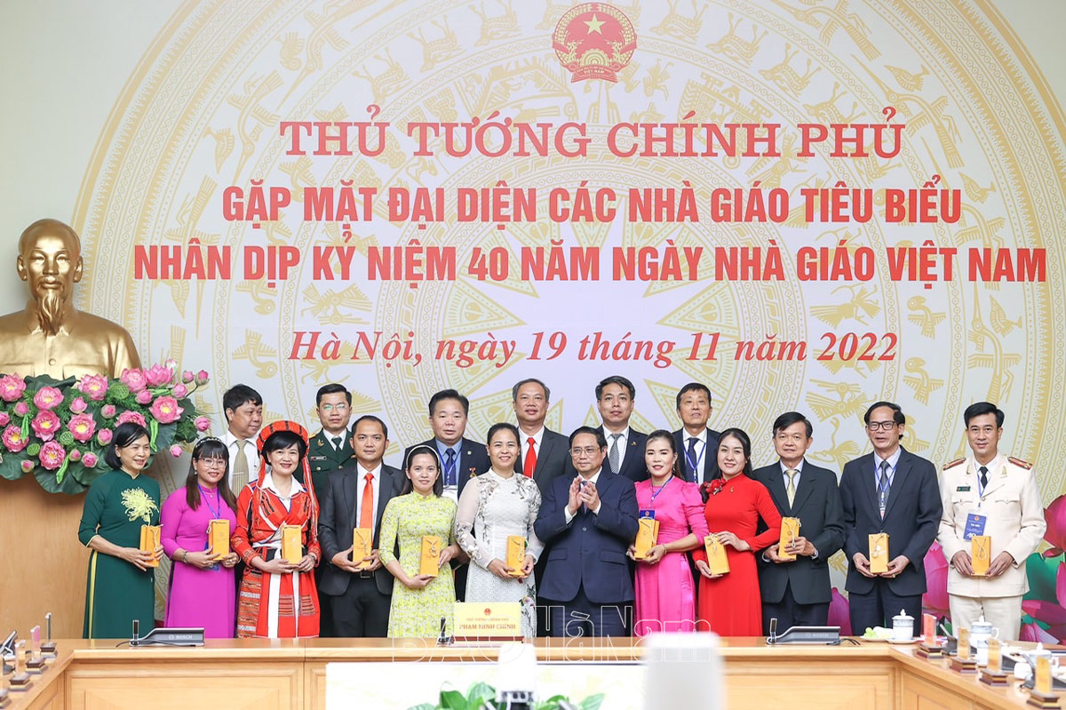 Hiệu trưởng trường Cao đẳng Nghề Hà Nam là một trong 20 nhà giáo giáo dục nghề nghiệp xuất sắc tiêu biểu được Thủ tướng gặp mặt tôn vinh