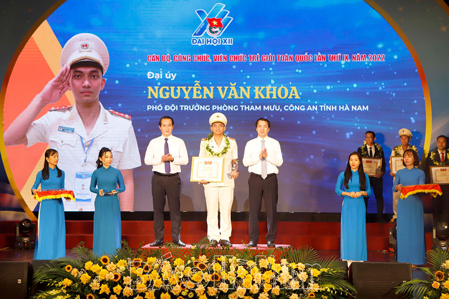 Đại úy Công an đạt Giải thưởng “Cán bộ công chức viên chức trẻ giỏi” toàn quốc năm 2022