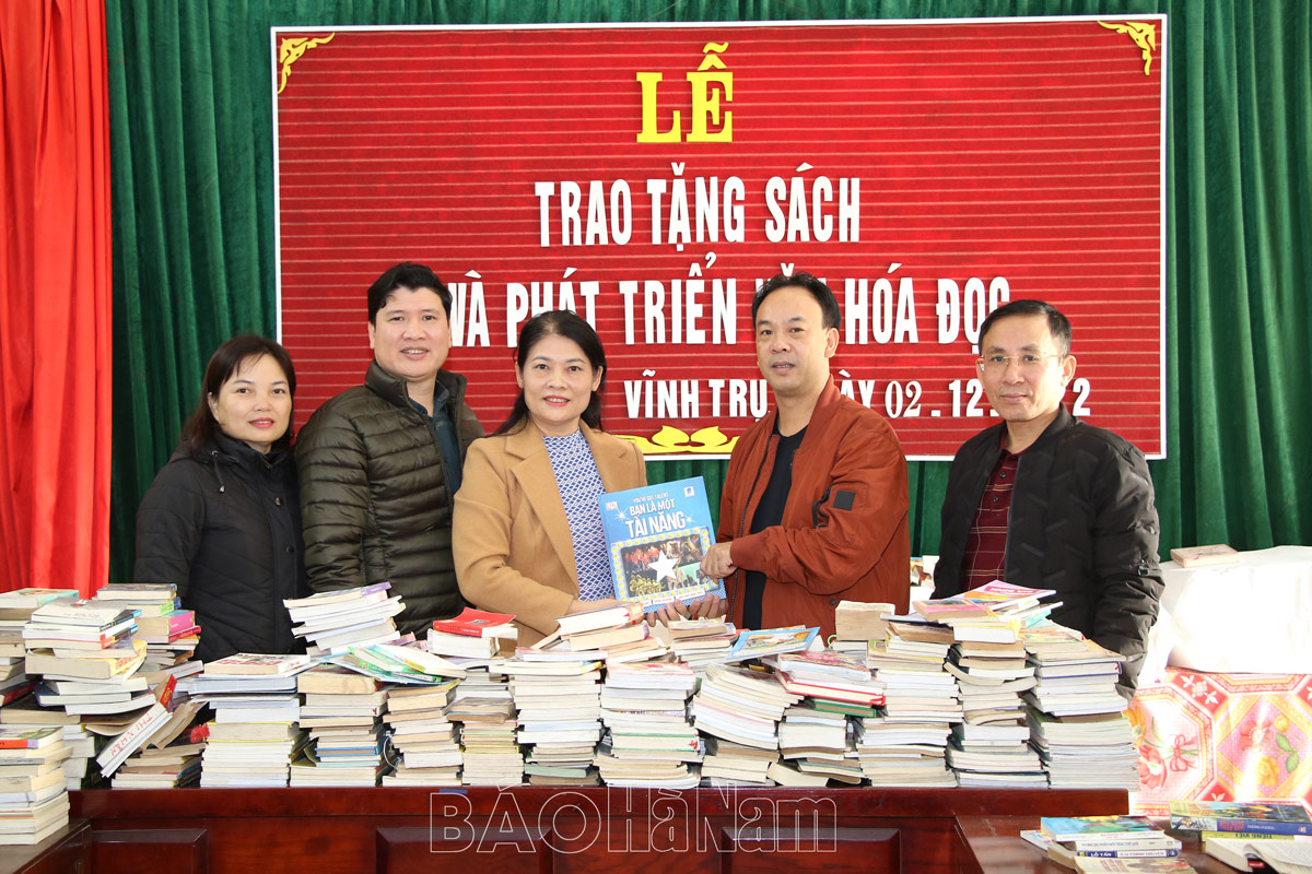 Trường THCS Thị trấn Vĩnh Trụ tiếp nhận tài trợ gần 3000 cuốn sách